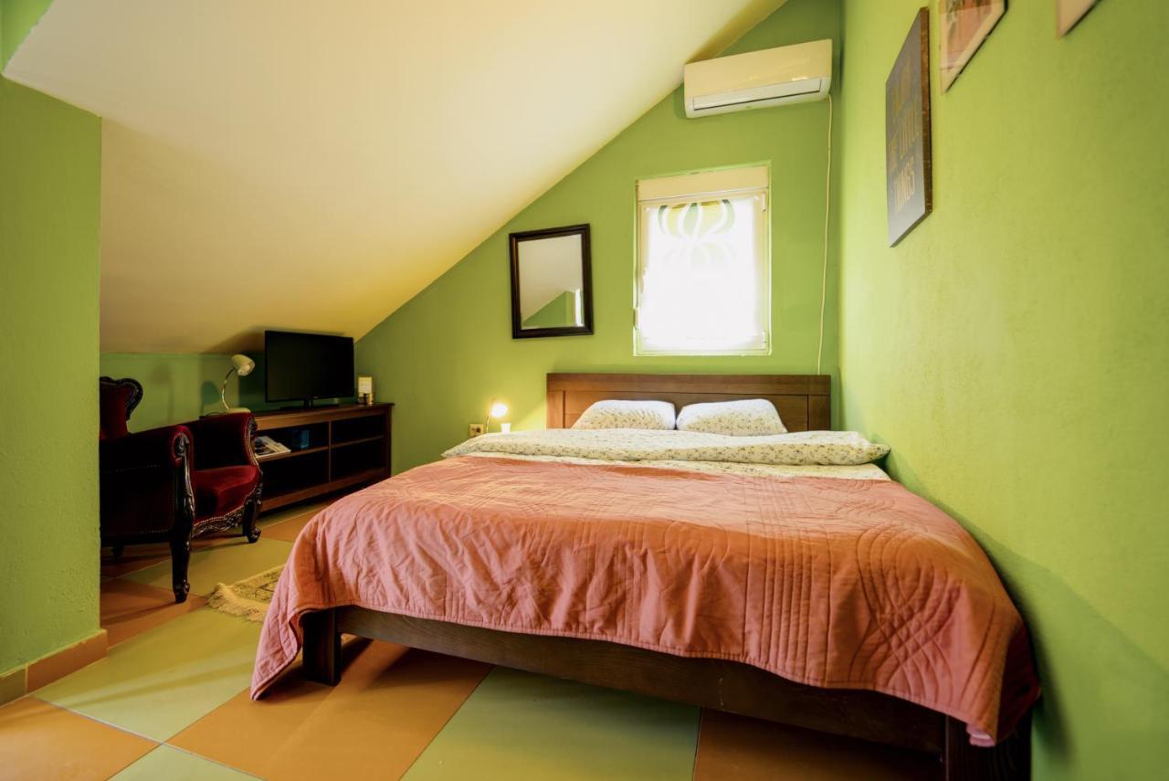 Q Podgorica Beds,Rooms And More Bagian luar foto